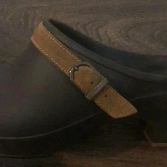 CROCS Women's Sarah Suede Buckle Slip on Mules Clogs heels Brown Women … - Picture 9 of 10